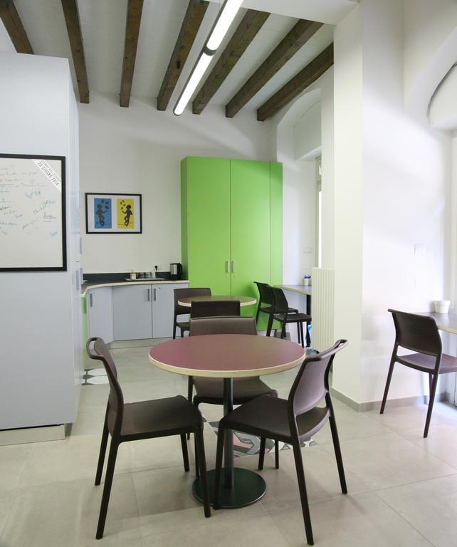 Ostello Locanda Degli Acrobati Брешия Экстерьер фото