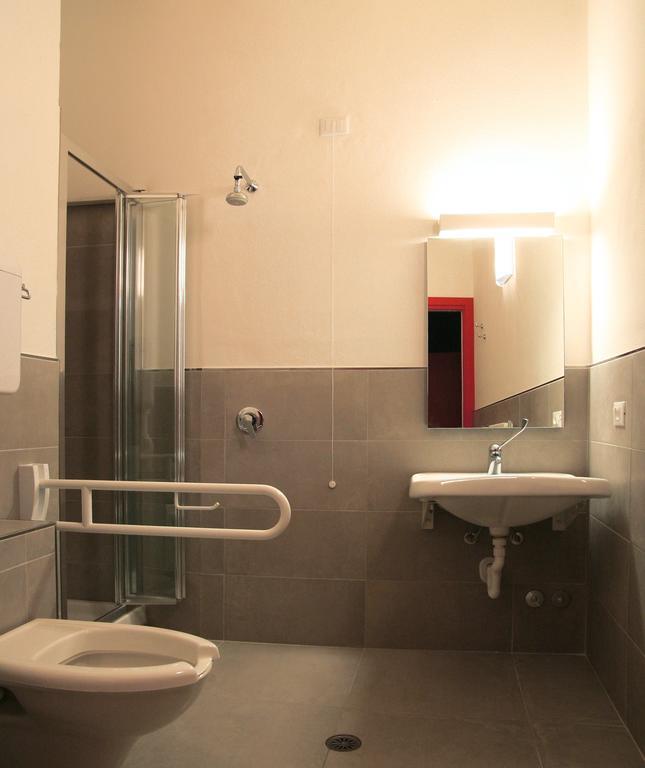 Ostello Locanda Degli Acrobati Брешия Номер фото